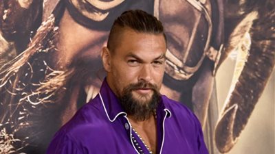 جيسون موموا ينشر فيديو لسيناريو فيلم SuperGirl