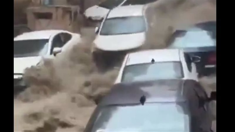 أمطار مرعبة تهطل