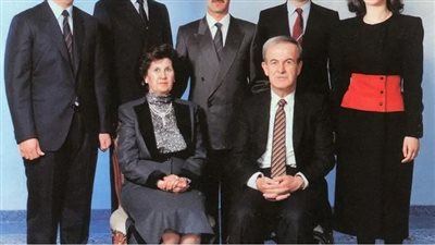 على طريقة فيلم زهايمر، ماذا فعل بشار الأسد بأبيه قبل أن يصبح رئيسًا، تفاصيل صادمة