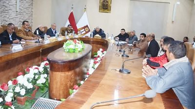 4 قرارات مهمة من الزملوط خلال بحث إجراءات الصيد ببحيرة باريس 