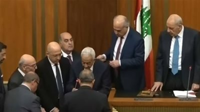 بدء عملية فرز أصوات أعضاء مجلس النواب اللبنانى لاختيار الرئيس الجديد للبلاد (صور)