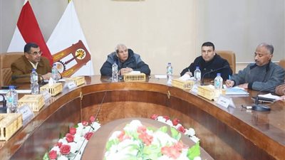 محافظ الوادي الجديد يعقد اجتماعًا لمتابعة أعمال منظومة التقنين والتصالح