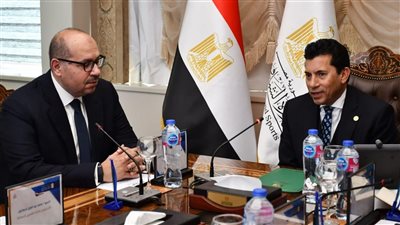 وزير الشباب والرياضة يلتقي مجلس إدارة اتحاد السباحة