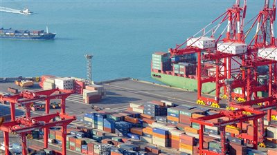 رئيس الوزراء يتابع الموقف التنفيذي للإفراج الجمركي عن البضائع