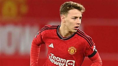 لاعب مانشستر يونايتد يقرأ القرآن في حضور مشاري العفاسي (فيديو)