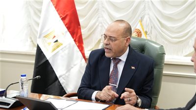 وزير العمل يُعلن عن فرص عمل لأطباء مصريين للعمل في البحرين 