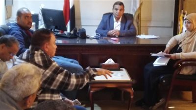 رئيس مدينة أرمنت تبحث إيجاد حلول لمعوقات نقل محصول قصب السكر للمصانع