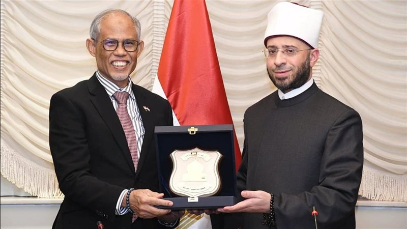 وزير الأوقاف يستقبل