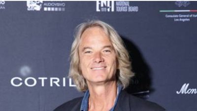 نجاة الممثل سيباستيان هاريسون من الموت في حرائق كاليفورنيا (فيديو)