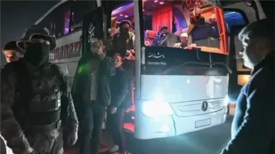 لاصقات الفصل بين الجنسين في المواصلات تثير الجدل بسوريا