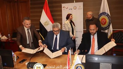  الأعلى للجامعات يوقع عقد مدققي الطاقة في الجامعات المصرية