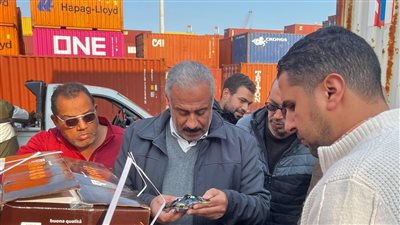  استمرار العمل بفروع الرقابة على الصادرات بالإسكندرية ودمياط والسويس اليوم الجمعة (صور)