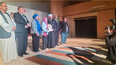 وزير الأوقاف يزور قصر ثقافة الشلاتين ويكرم المبدعين