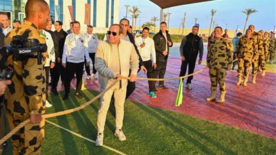 السيسي لطلبة الأكاديمية العسكرية: لدينا قيم وتقاليد مبنية على الاحترام المتبادل والثقة