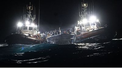 مصريين وسوريين وإريتريين، إنقاذ 101 مهاجر بينهم 29 امرأة و7 أطفال قبالة سواحل ليبيا