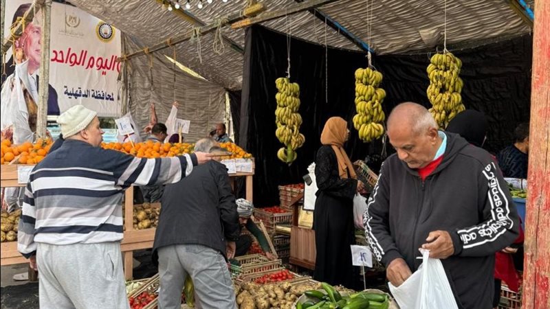 إقبال على سوق اليوم