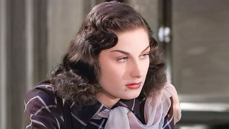 الفنانة ليلى فوزى