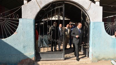 قرارات محافظ أسيوط بشأن نادي العاملين (صور) 