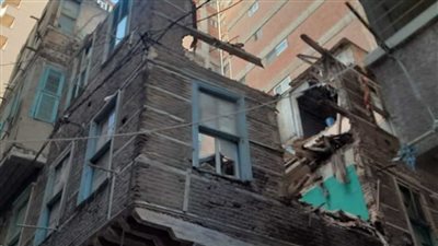 الدفاع المدني ينقذ حياة 4 أشخاص من أسفل أنقاض عقار منهار جزئيا بأسوان 