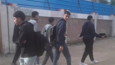 توافد طلاب أولى ثانوي بالإسكندرية لأداء امتحان مادة اللغة العربية