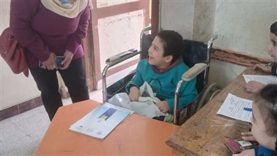 انتشار المشرفين الصحيين داخل لجان الامتحانات في طِما بسوهاج 