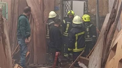 المعمل الجنائي يفحص حريق مخزن أخشاب في كرداسة 