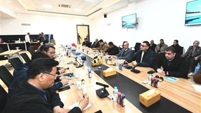 وزير الإسكان يناقش آخر تطورات مشروعات منطقة الأعمال المركزية بالعاصمة الإدارية 