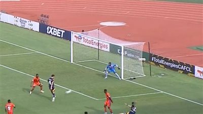 إستاد أبيدجان يسجل الهدف الأول في شباك الأهلي (صور)