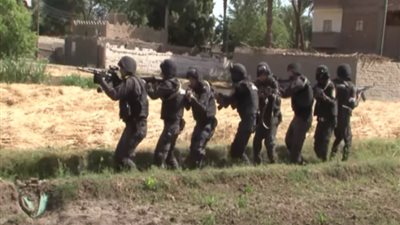 الأمن يلاحق مرتكبي الجرائم.. مصرع 3 عناصر إجرامية وضبط 582 آخرين.. وكشف غموض 66 جريمة