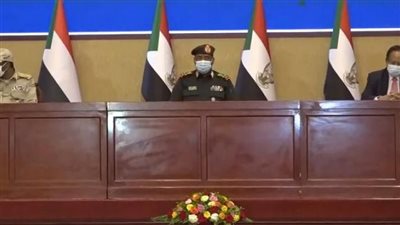 وسط رسائل حاسمة من الطرفين.. حمدوك والبرهان يوقعان اتفاق السودان 