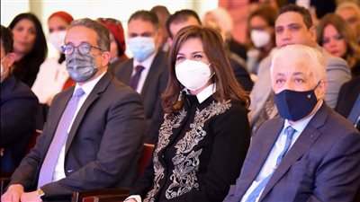 وزير السياحة يشهد استعراض استراتيجية التواصل مع المصريين بالخارج