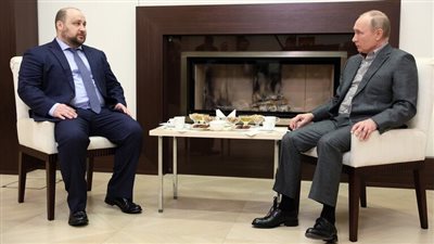 بوتين يتلقى تطعيم كورونا ويعلن تطوعه لاختبار لقاح جديد عليه | فيديو