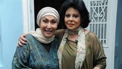 إسعاد يونس تنعى سهير البابلي: فارقتني حبيبتي وعشرة عمري.. ولازم أرجع مصر لتوديعها