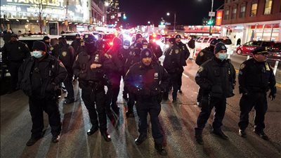 سيارة تقتحم مهرجانا في أمريكا.. وتصدم عددا من الأشخاص | فيديو