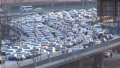 حالة المرور اليوم، زحام وكثافات متقطعة بالمحاور وميادين القاهرة والجيزة 