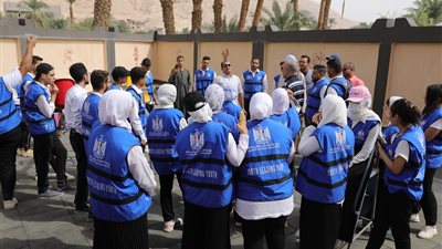 1000 شاب وفتاة يزورون مشروعات 