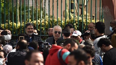 وصول أشرف زكي وأحمد بدير ورجاء حسين إلى جنازة سهير البابلي | صور