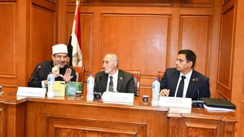 وزير الأوقاف أثناء