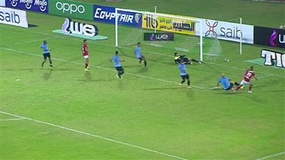 الأهلي يتقدم على المحلة بهدف 