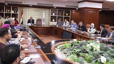 سكرتير عام محافظة الأقصر يعقد اجتماعا مع وفد مجلس الوزراء 