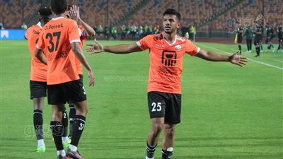 بعد 15 دقيقة.. محمد هلال يخطف هدفا للبنك الأهلي في مرمى الزمالك | صور