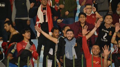 فرحة عارمة للاعبي الأهلي وجماهيره بعد الفوز القاتل على المحلة | صور 