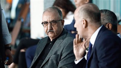 رئيس نادى البنك الأهلى يحفز اللاعبين قبل مواجهة المصرى 