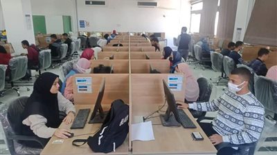 إجراء الامتحانات الإلكترونية لمنتصف الفصل الأول بجامعة قناة السويس |صور