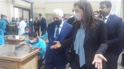 وزيرا التعليم والتخطيط يشهدان توقيع بروتوكول تعليم صناعة الاحجار الكريمة