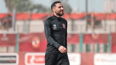 طبيب الأهلي يكشف حجم إصابة علي معلول