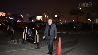 أشرف زكي يقدم واجب العزاء في سهير البابلي | صور