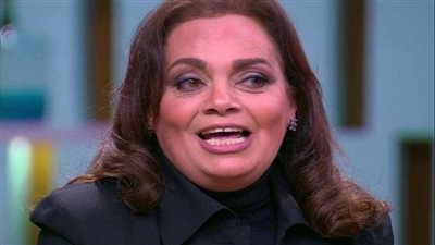 الفنانة عفاف رشاد تجري عملية في عينها اليسرى