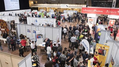 بعد اختلال التوازن الديموغرافي بسبب كورونا.. الدول الغنية تتنافس لـ