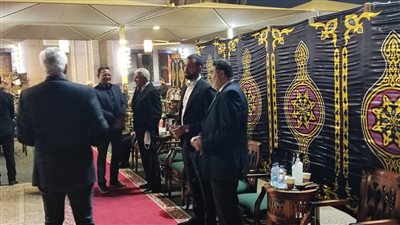 معز مسعود يتلقى العزاء في سهير البابلي مع زوج ابنتها | صور